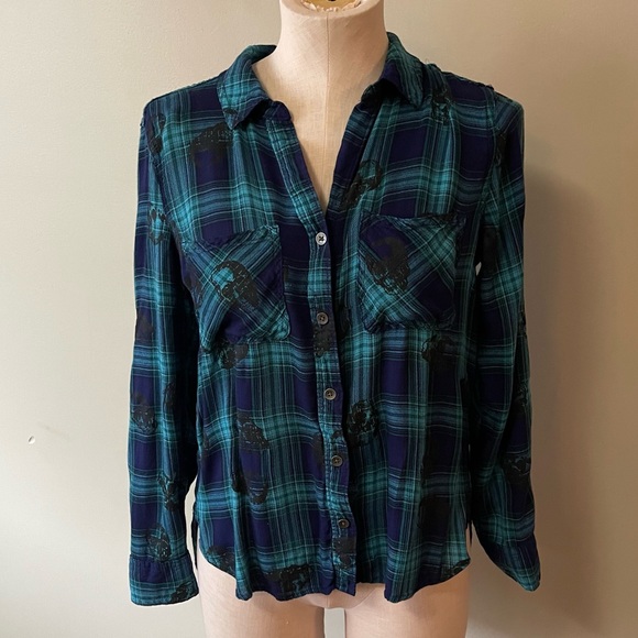 ROCK & REPUBLIC Green and Blue Plaid Button Down Shirt with Skull Print - Picture 2 of 10